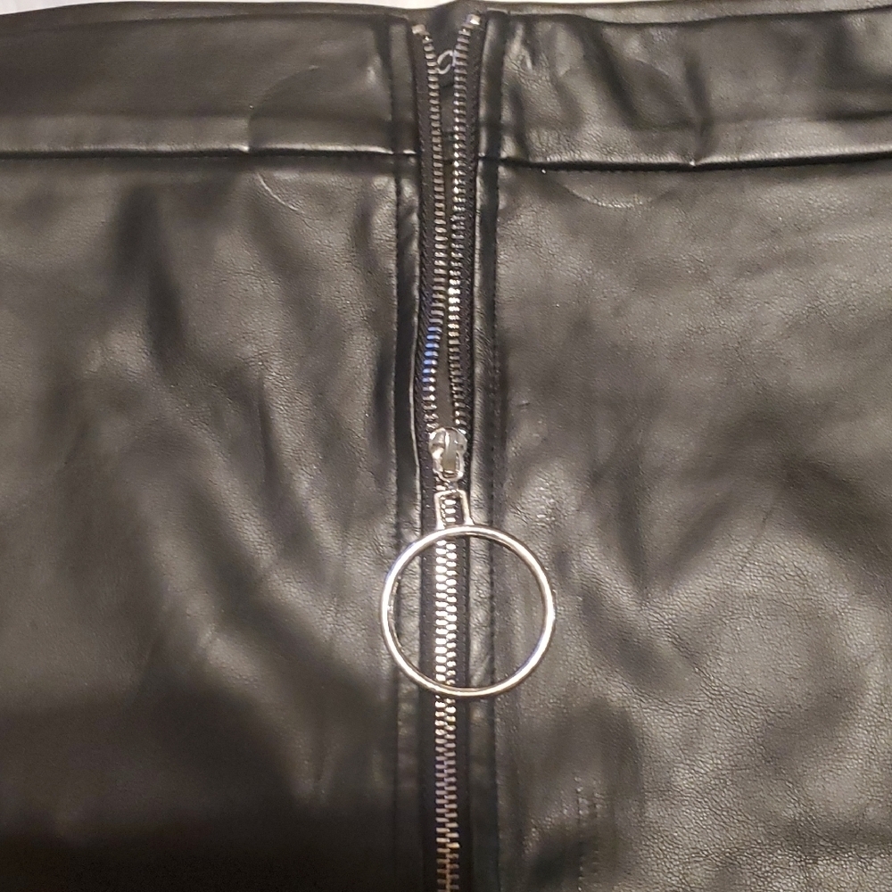 Chocolate Designer Black Leather Mini Skirt With Front Zipper - Picture 3 of 7
